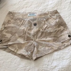 Size 0 Old Navy Camo shorts